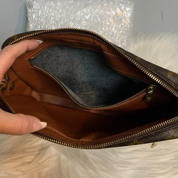 1991 authentic Louis Vuitton Dragonne GM wristlet - Picture 15 of 17